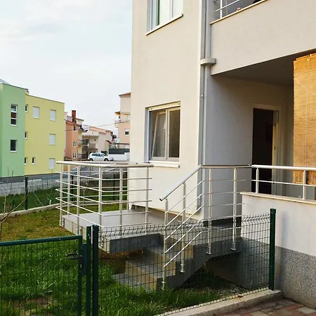 公寓 Jurisic Stobreč